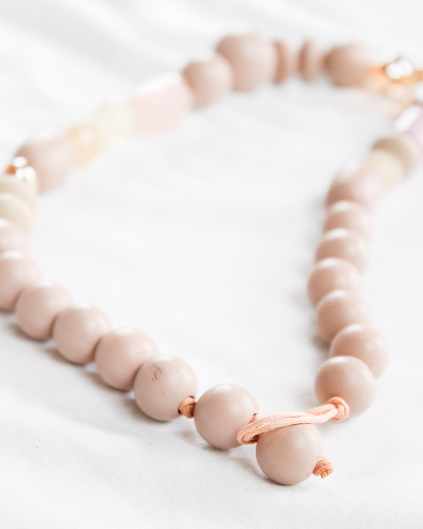 Light baby pink mix beaded necklace with easy closure