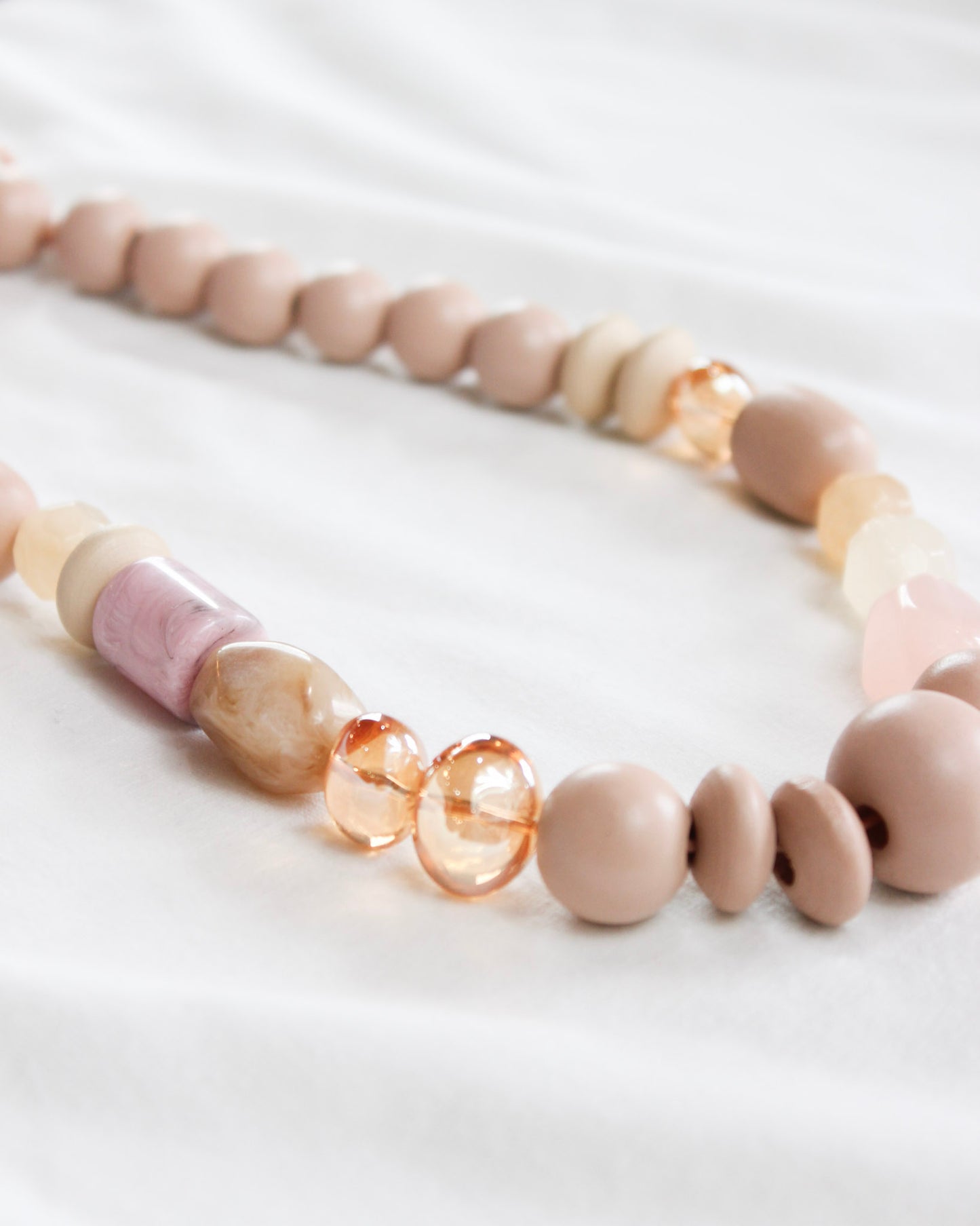 Light baby pink mix beaded necklace with easy closure