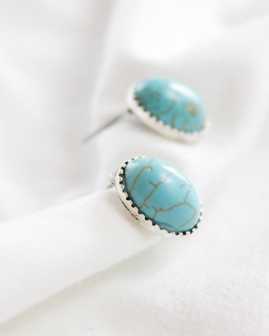 Turquoise oval retro earrings with silver details