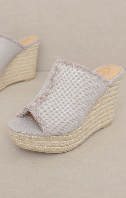 Distressed Linen Wedge