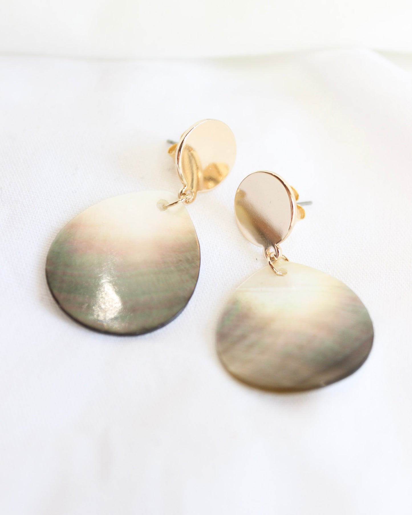 Mother of Pearl Black Teardrop Gold Earrings